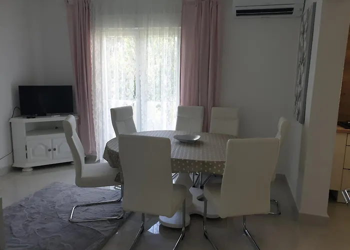 Apartments Mare